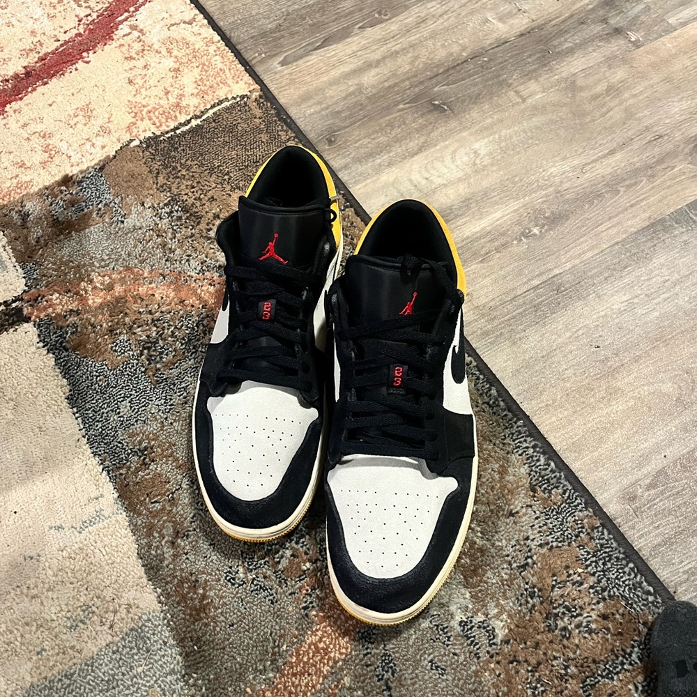 Jordan 1 low sail university gold size 16